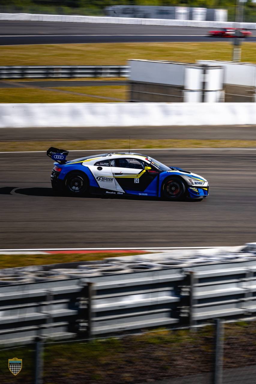 Audi R8 LMS GT3 at full speed