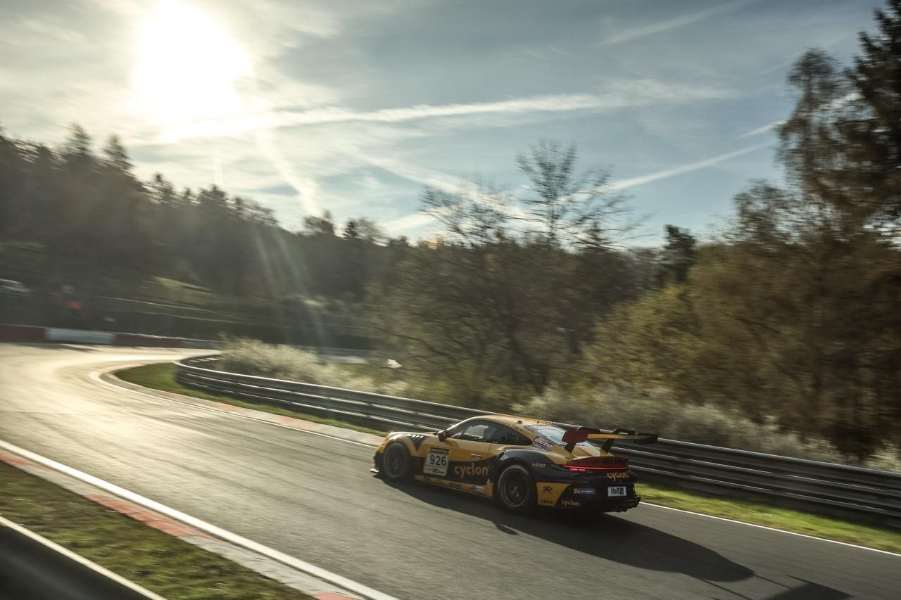 Porsche 911 GT3 Cup at NLS 3 in golden light